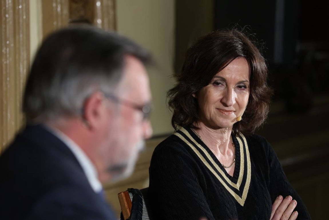 La presencia de Paloma Sánchez-Garnica en el Foro Cultural de ABC Córdoba, en imágenes