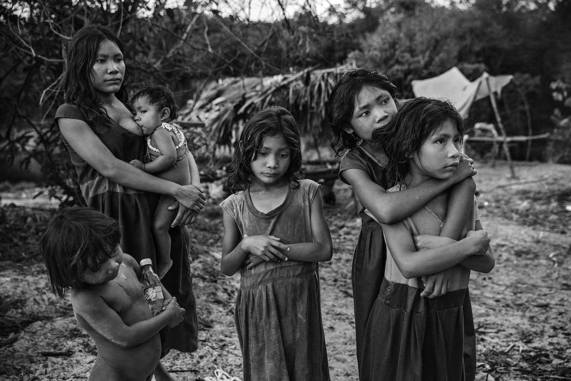 Distopía Amazónica. World Press Photo ha seleccionado la serie sobre la Amazonia brasileña que ha llevado a cabo Lalo de Almeida como el mejor proyecto a largo plazo. Desde 2019 y coincidiendo con el mandato de Bolsonaro, la devastación de la zona ha ido a su ritmo más rápido en una década. Su explotación impacta especialmente en las comunidades indígenas que se ven obligadas a lidiar con una importante degradación de su medio ambiente, así como de su forma de vida.