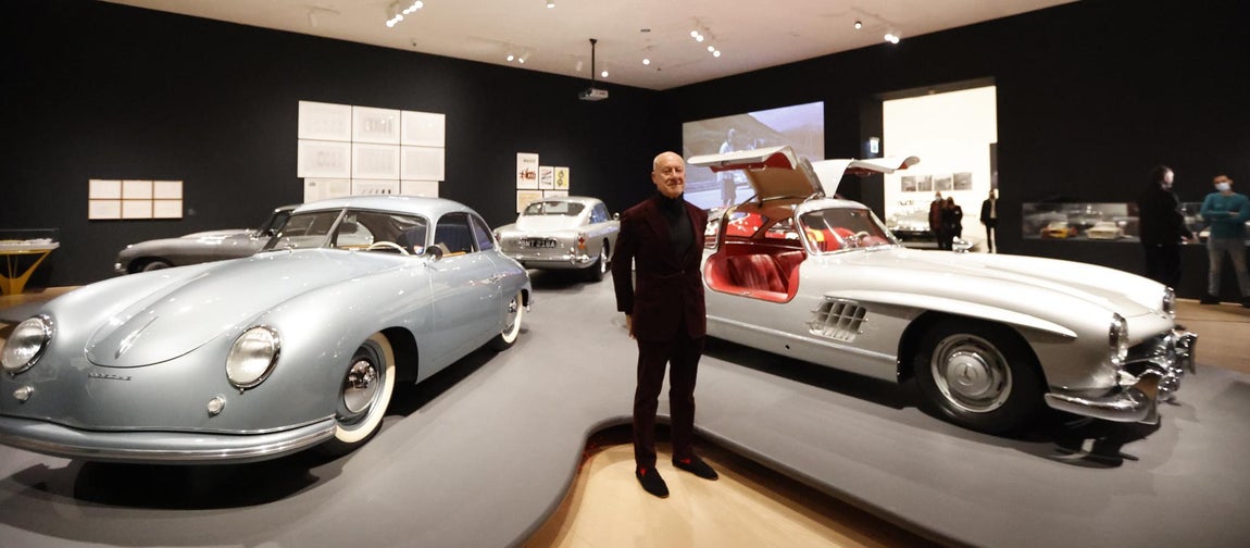 Según han destacado desde el museo, la muestra celebra «la dimensión artística del automóvil», vinculándola con los ámbitos paralelos de la pintura, la escultura, la arquitectura, la fotografía y el cine, y explora los modos en que se relacionan visual y culturalmente.. 