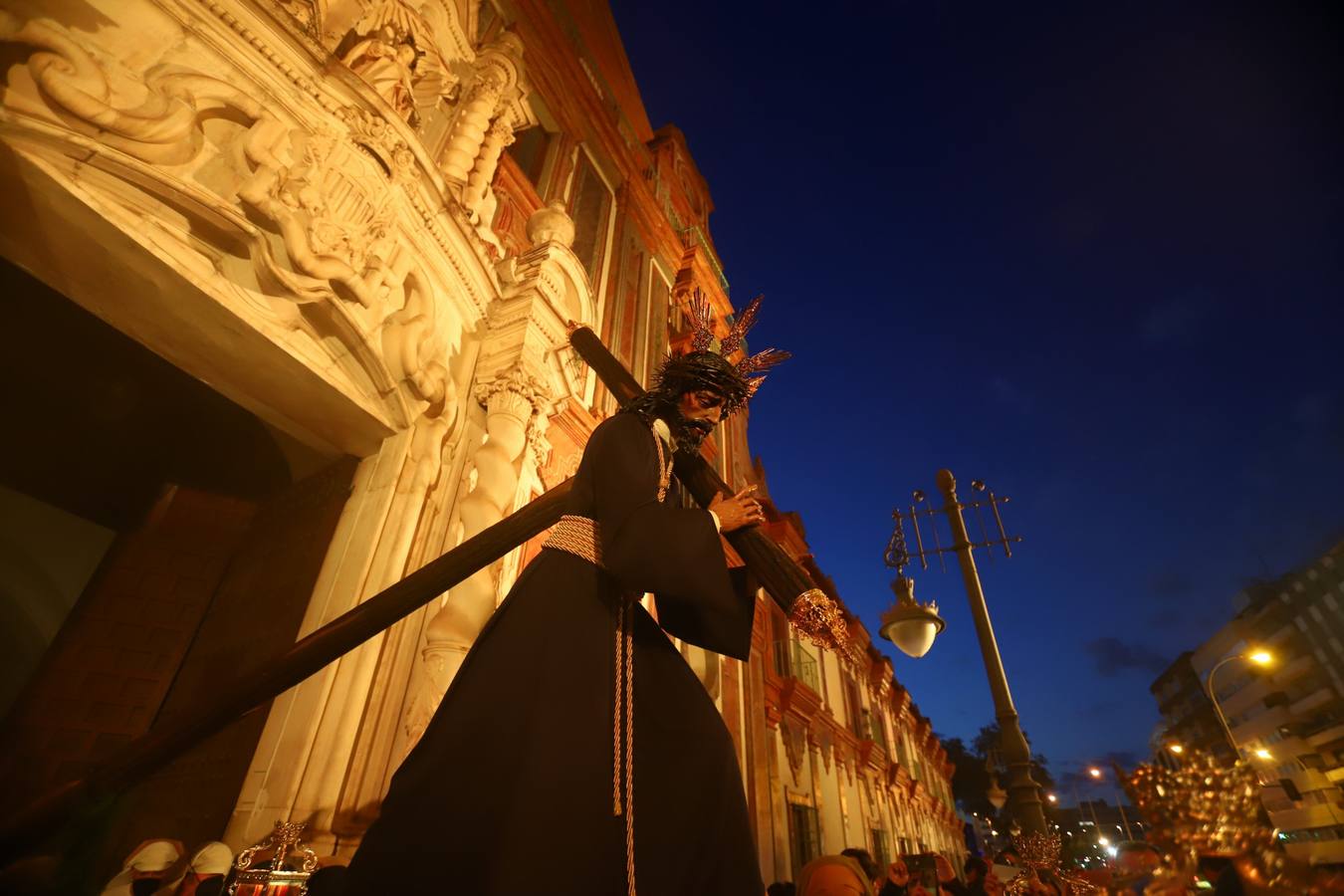 El íntimo via crucis de Jesús en su Soberano Poder por Córdoba, en imágenes