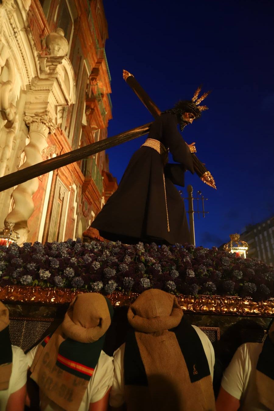 El íntimo via crucis de Jesús en su Soberano Poder por Córdoba, en imágenes