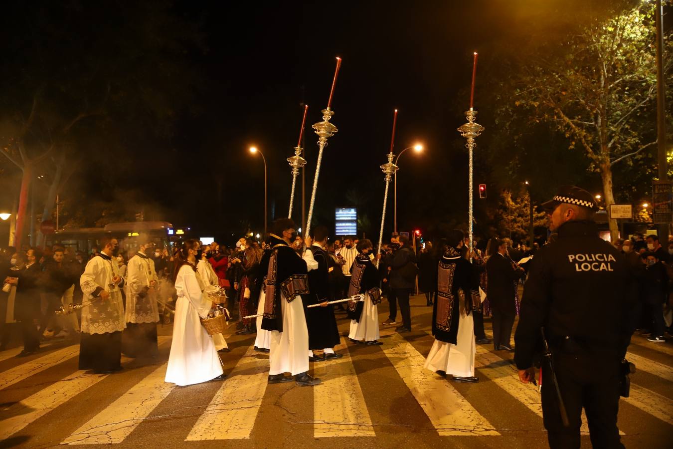 El íntimo via crucis de Jesús en su Soberano Poder por Córdoba, en imágenes