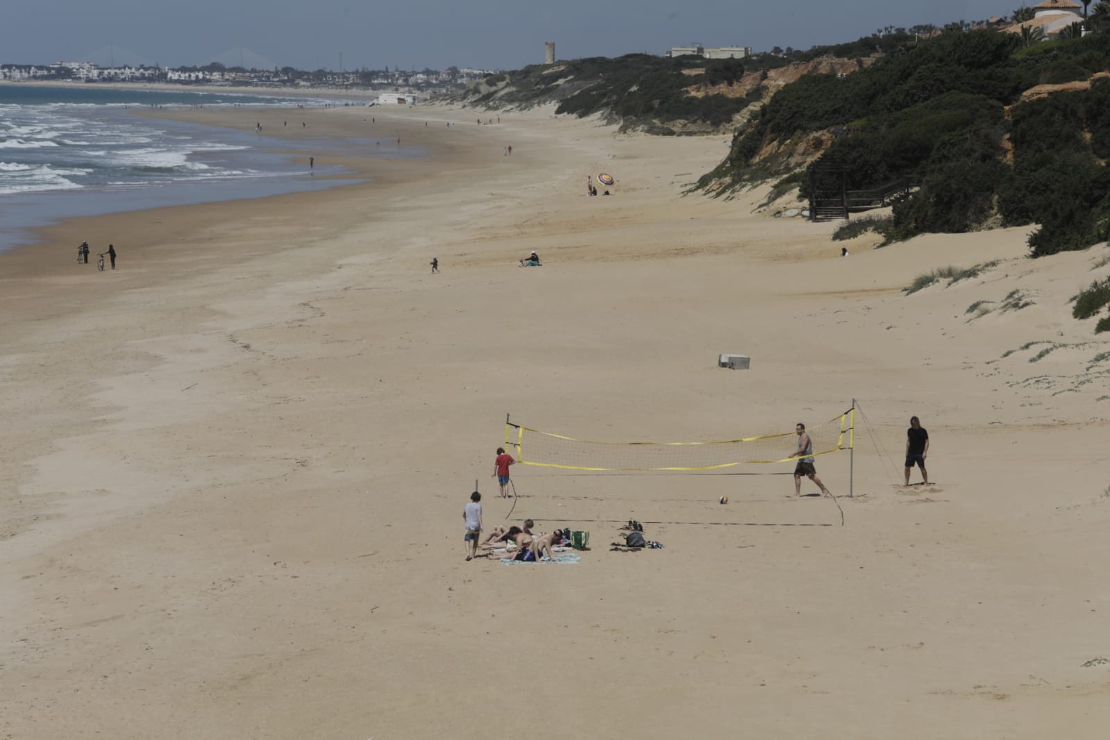 En imágenes: Así está la playa de Roche de cara a la Semana Santa