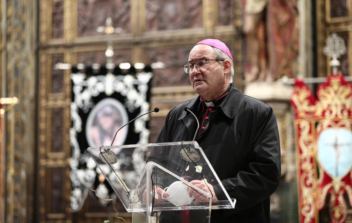 El arzobispo de Toledo, Francisco Cerro, en la catedral. 