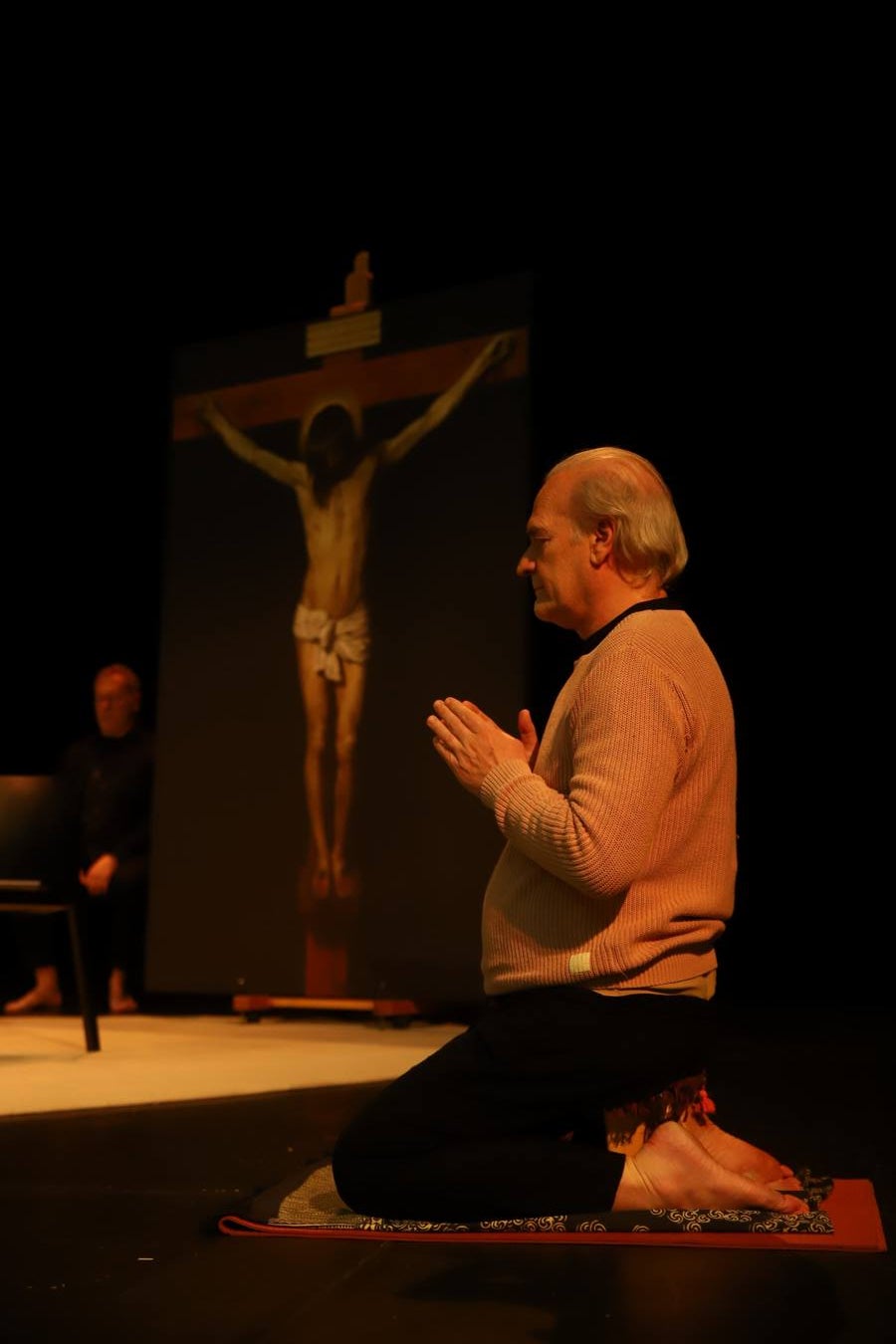 El místico montaje en que Lluis Homar y Adriana Ozores ponen voz a San Juan de la Cruz, imágenes