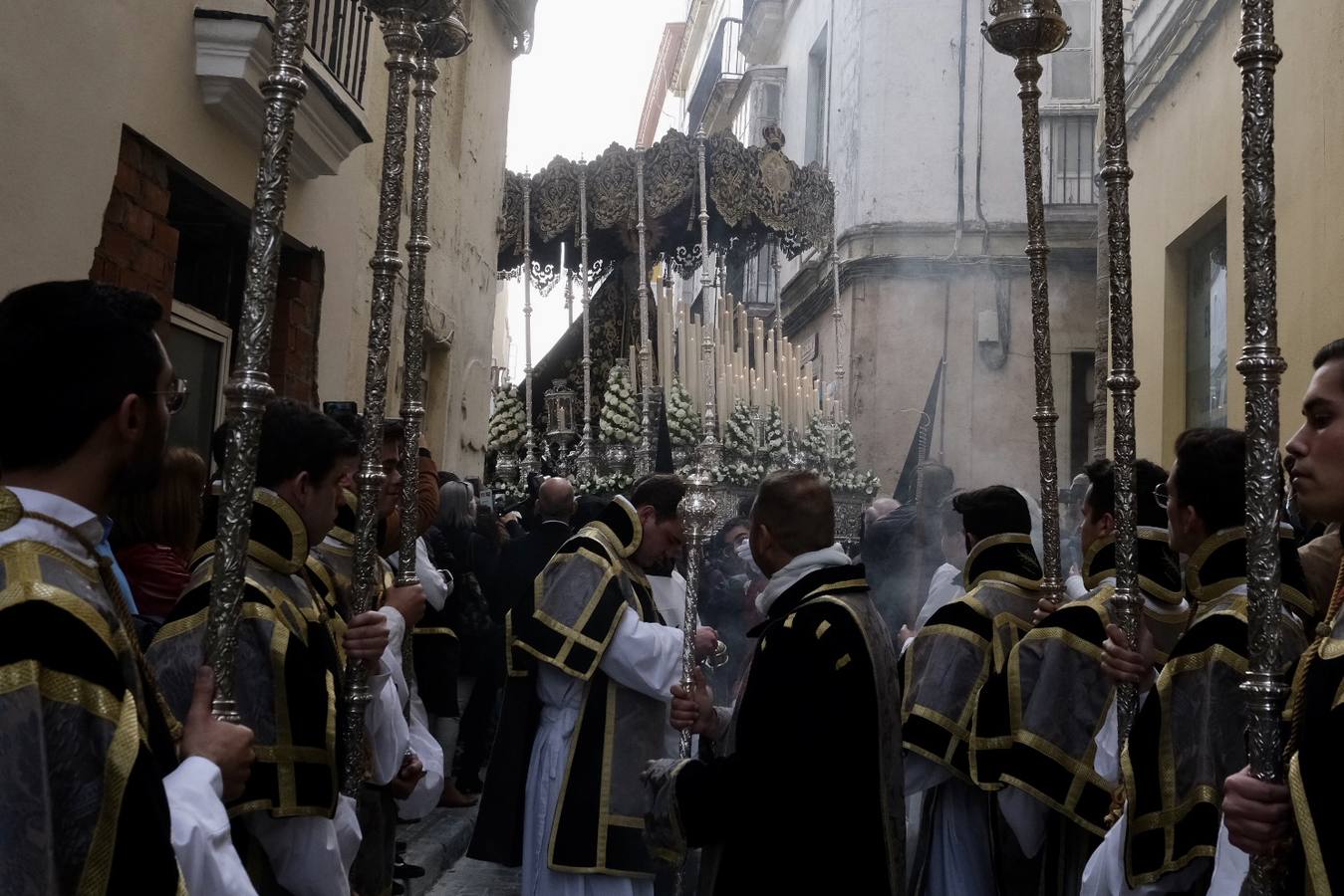 FOTOS: Procesión de Servitas el Viernes de Dolores, en la Semana Santa de Cádiz 2022