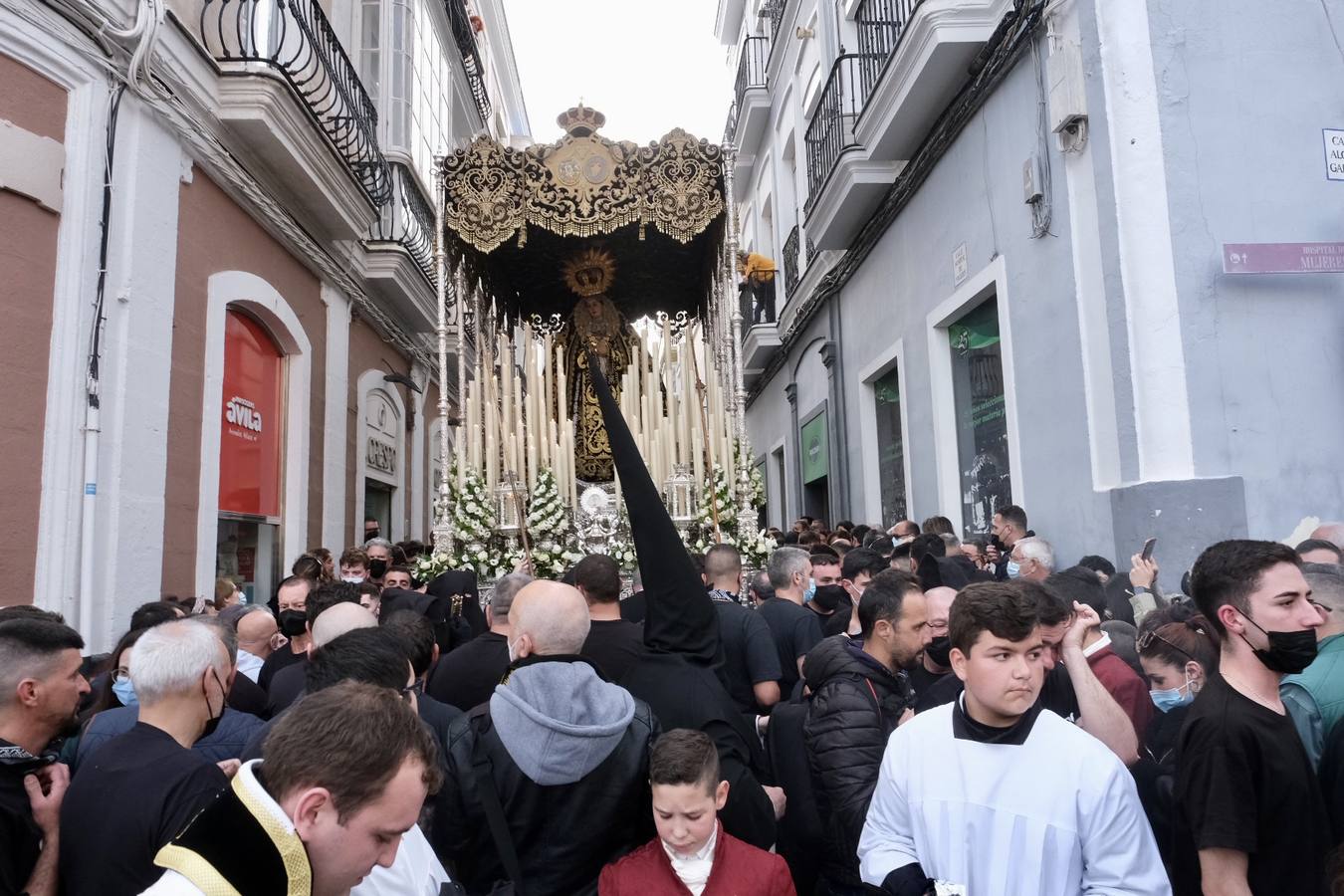 FOTOS: Procesión de Servitas el Viernes de Dolores, en la Semana Santa de Cádiz 2022