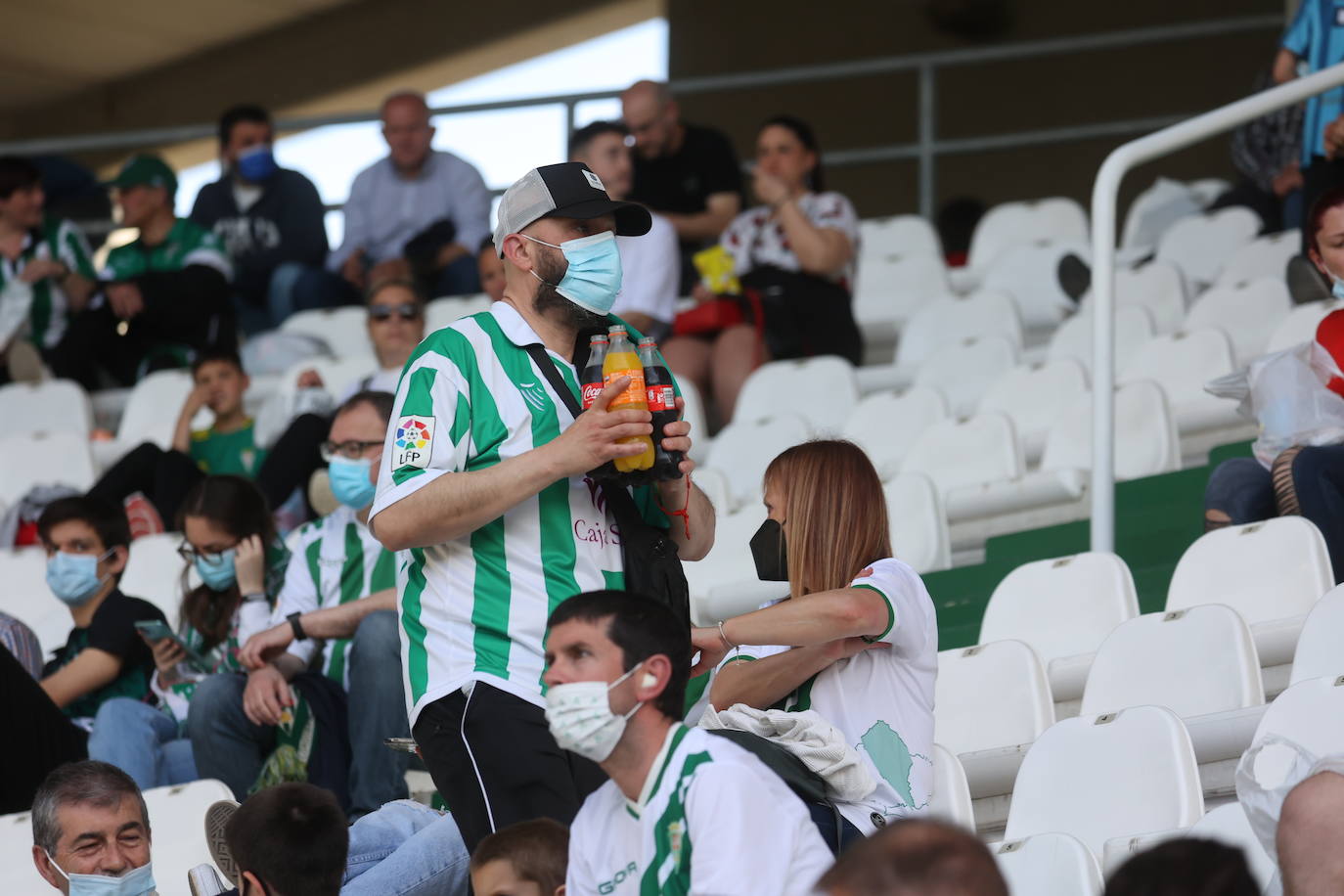 En imágenes, el fantástico ambiente en el Córdoba CF - Villanovense