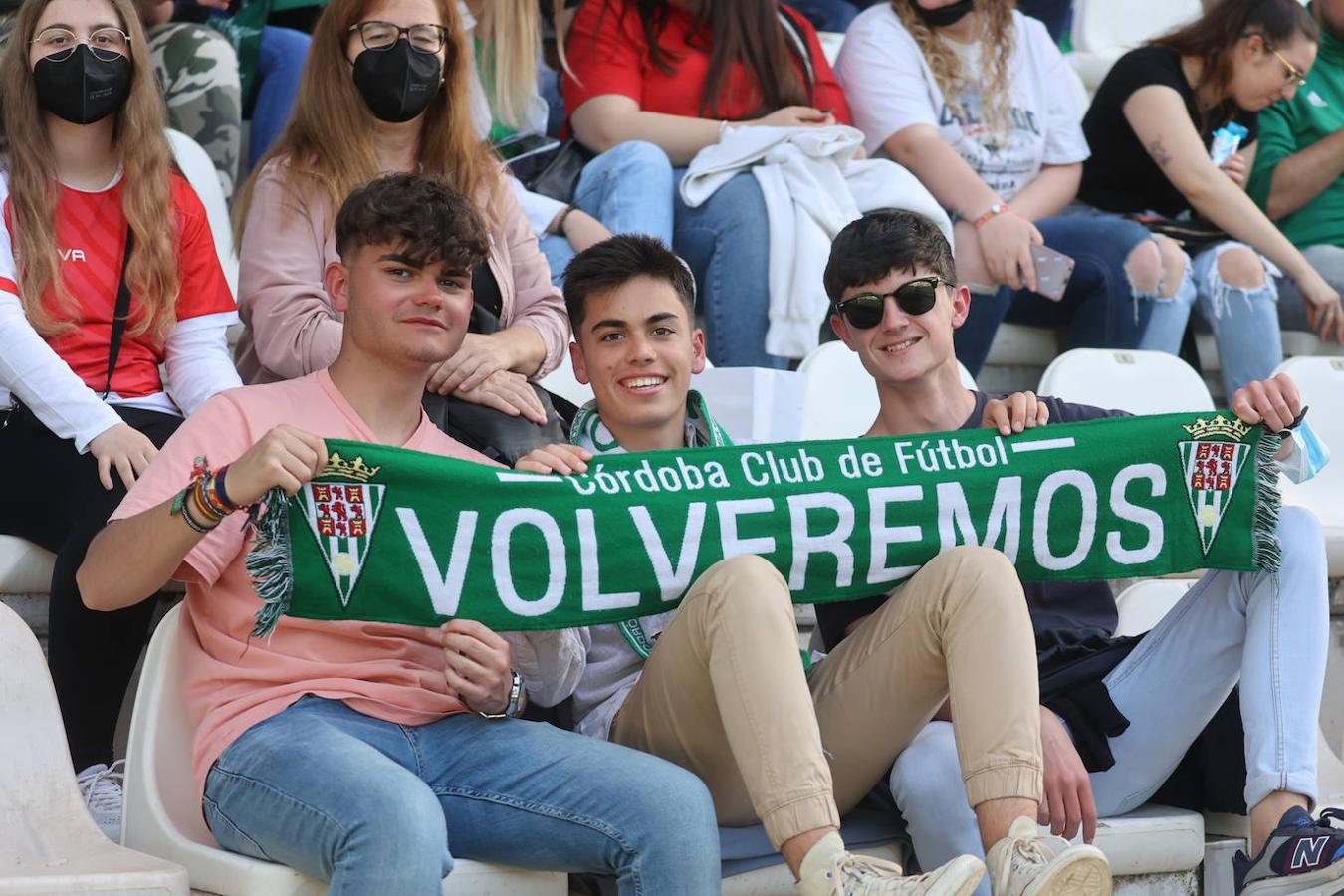 En imágenes, el fantástico ambiente en el Córdoba CF - Villanovense