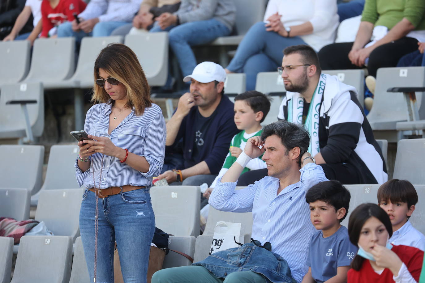 En imágenes, el fantástico ambiente en el Córdoba CF - Villanovense