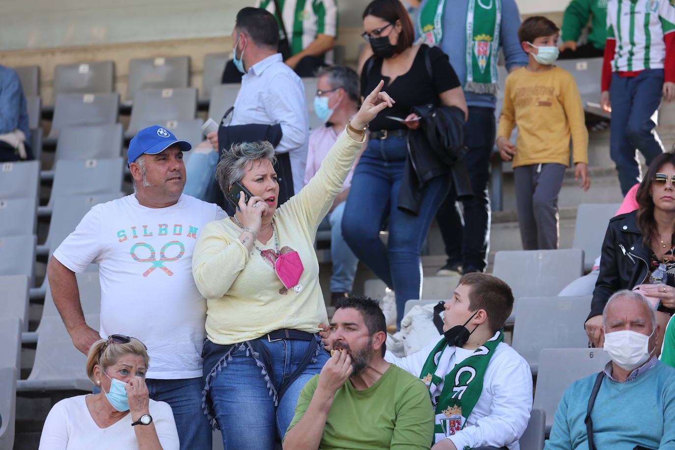 En imágenes, el fantástico ambiente en el Córdoba CF - Villanovense