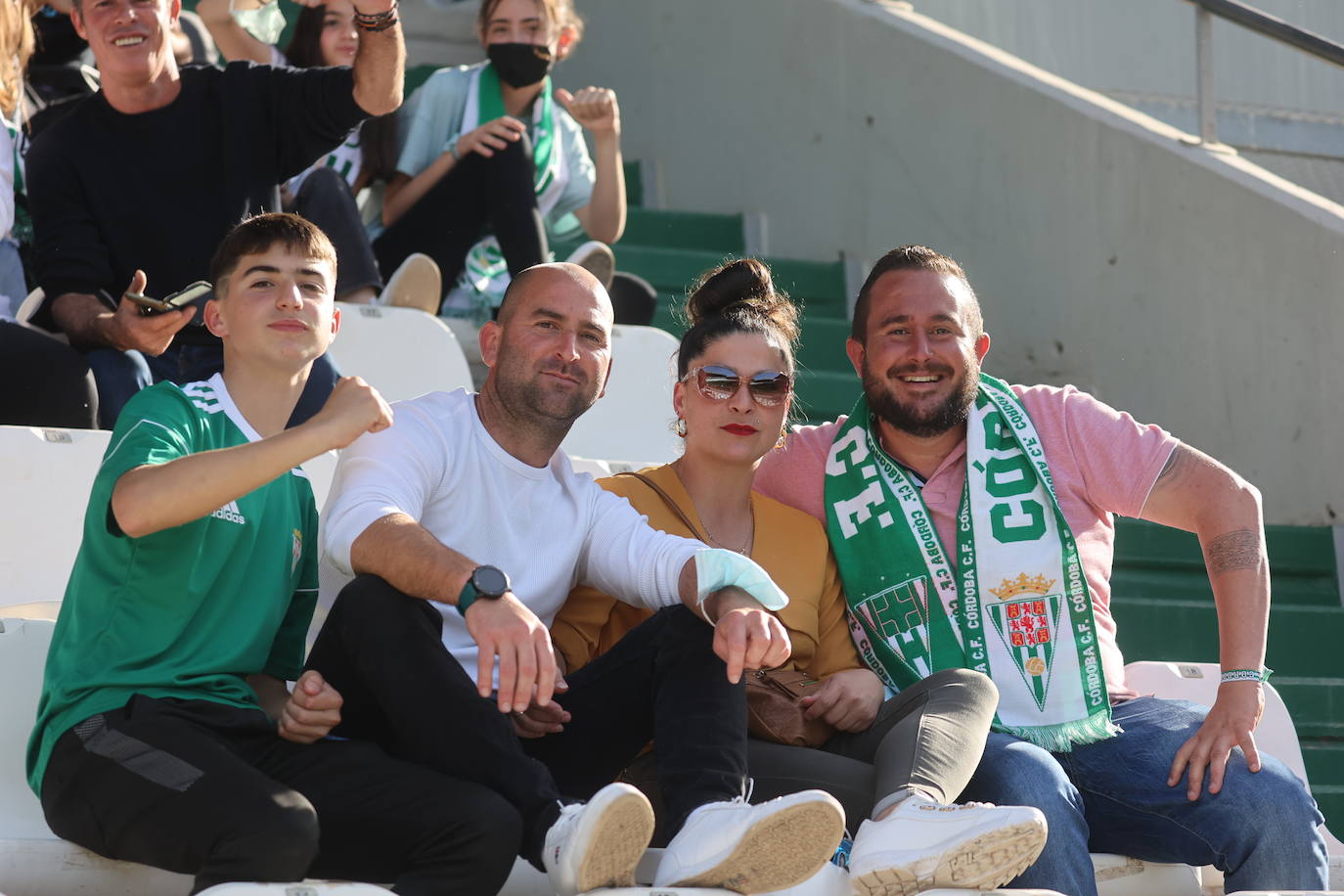 En imágenes, el fantástico ambiente en el Córdoba CF - Villanovense