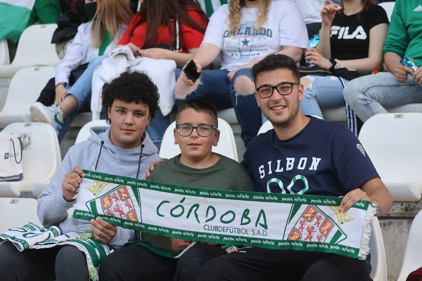 En imágenes, el fantástico ambiente en el Córdoba CF - Villanovense