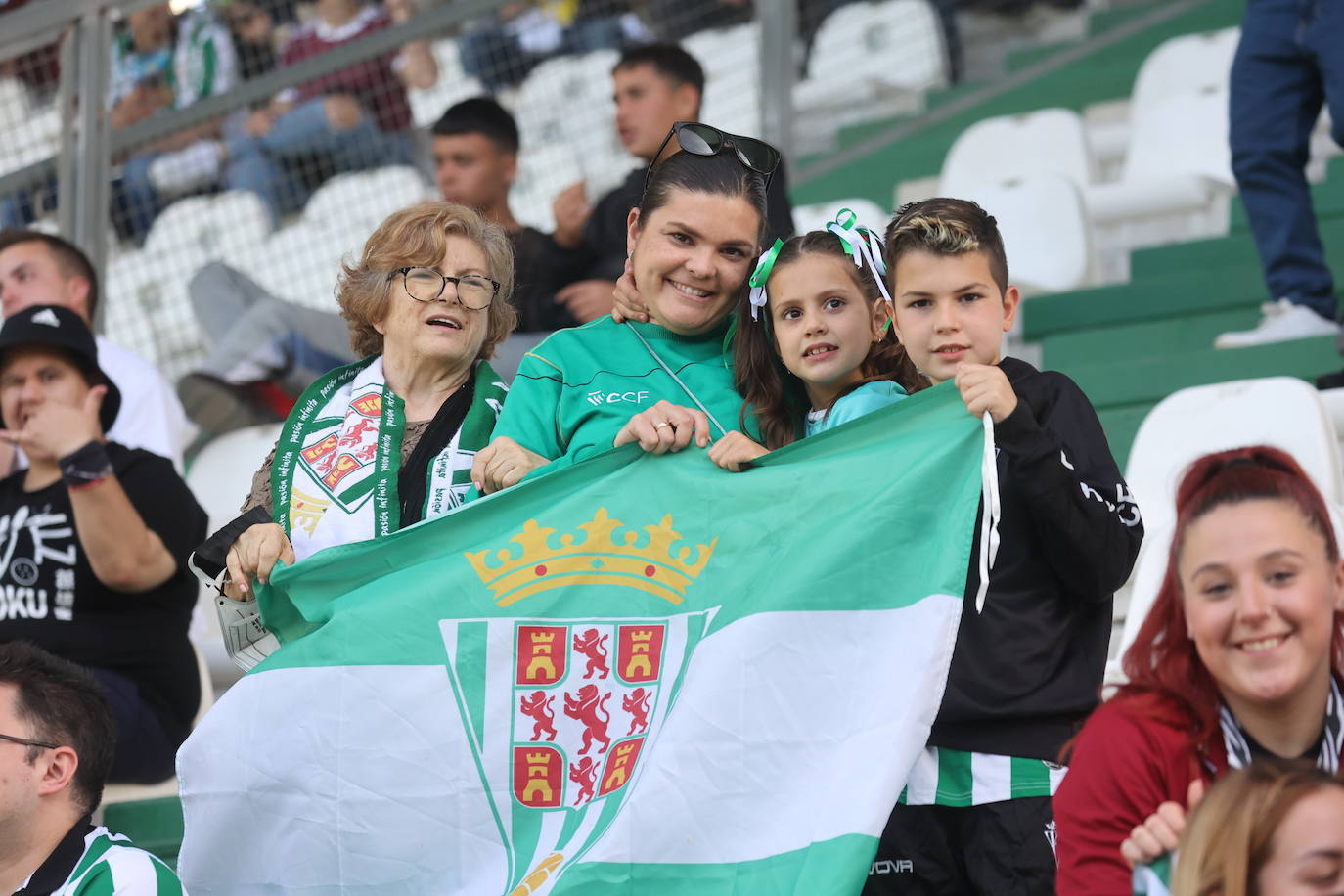 En imágenes, el fantástico ambiente en el Córdoba CF - Villanovense