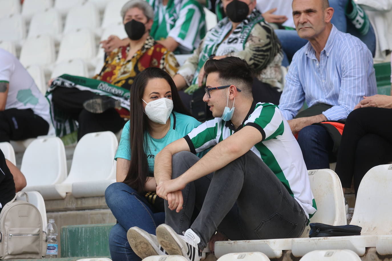 En imágenes, el fantástico ambiente en el Córdoba CF - Villanovense