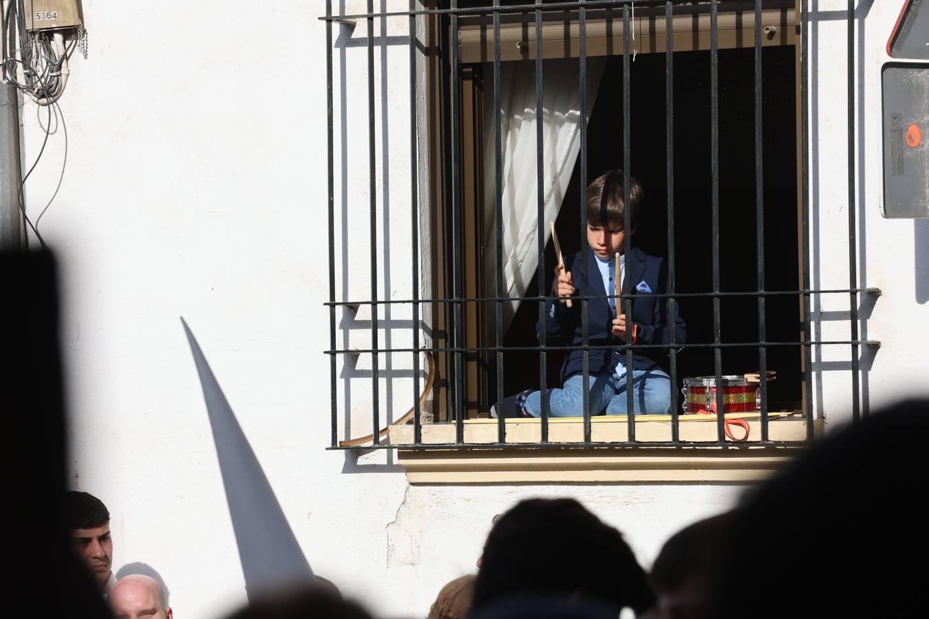 La vibrante salida de la Borriquita en el Domingo de Ramos de Córdoba, en imágenes