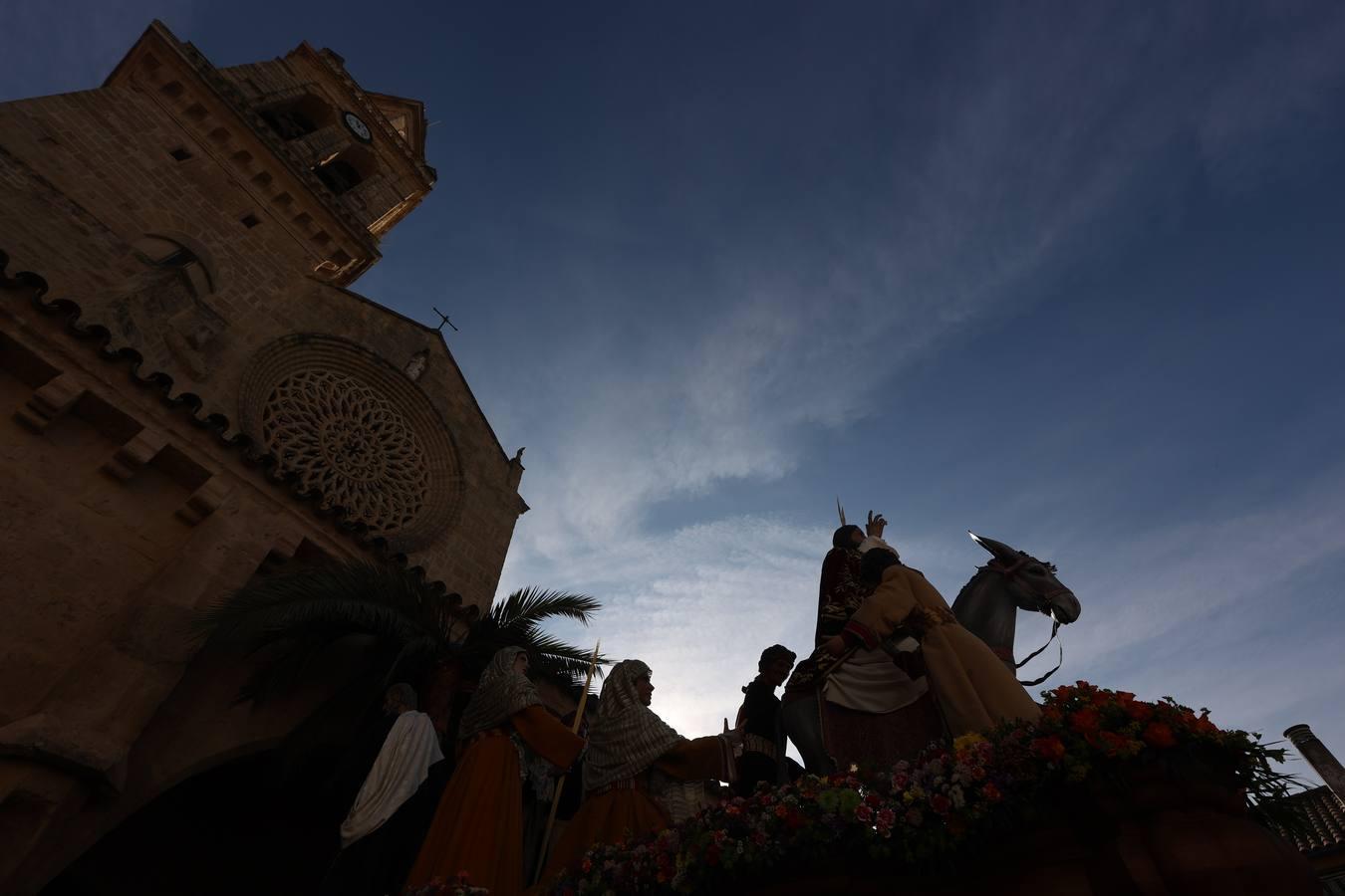 La vibrante salida de la Borriquita en el Domingo de Ramos de Córdoba, en imágenes