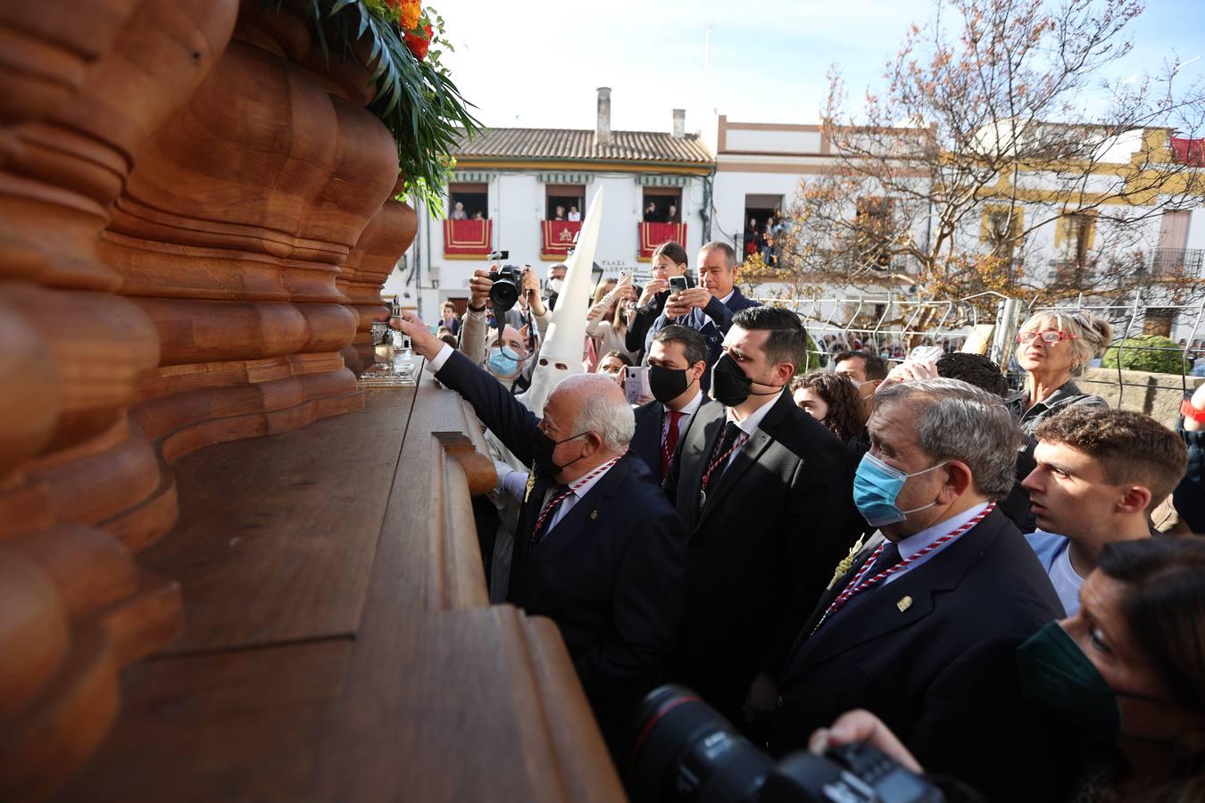 La vibrante salida de la Borriquita en el Domingo de Ramos de Córdoba, en imágenes