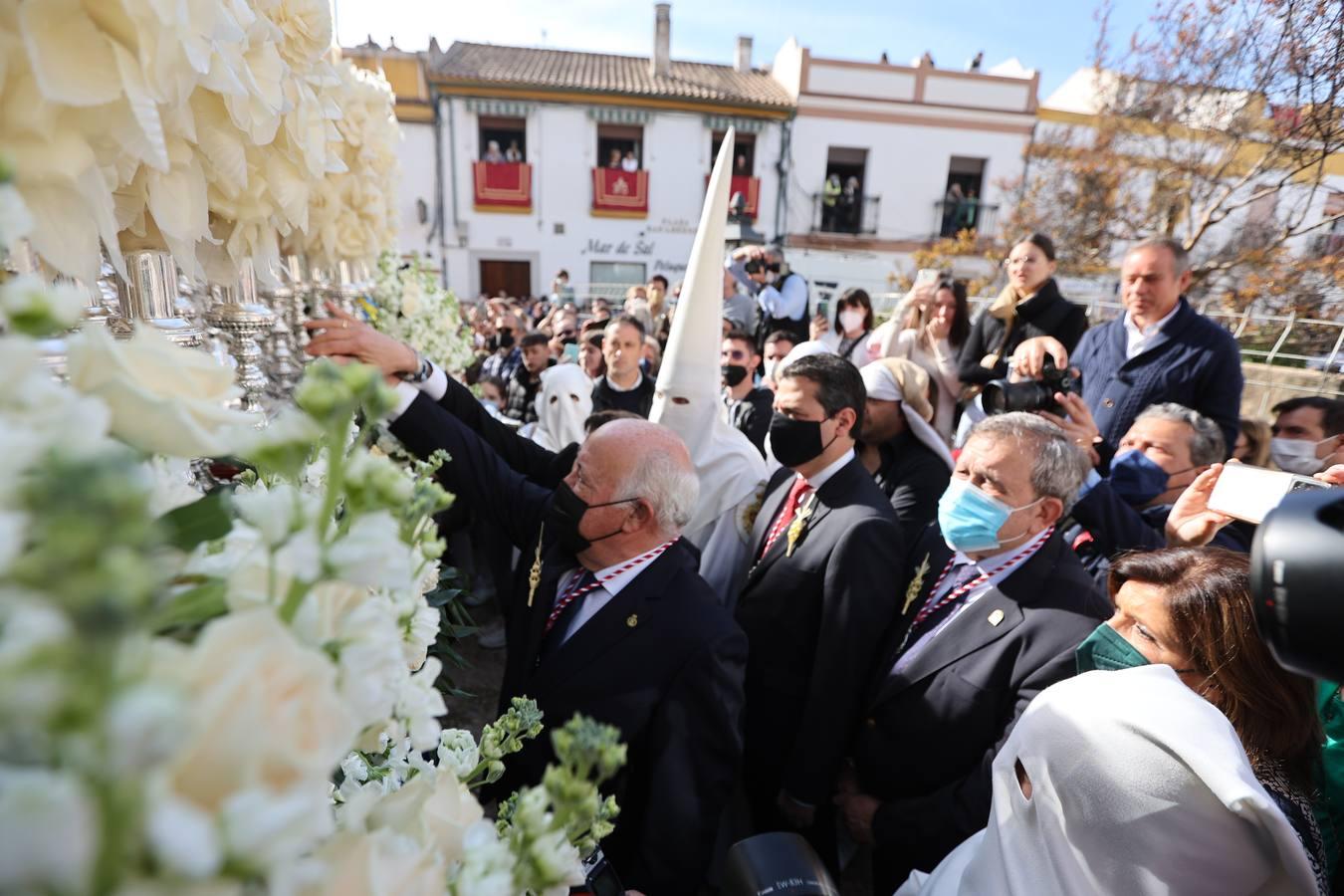 La vibrante salida de la Borriquita en el Domingo de Ramos de Córdoba, en imágenes