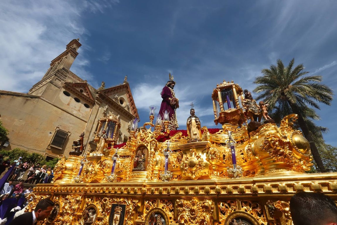 El imágenes, el Rescatado reparte su gracia el Domingo de Ramos en Córdoba
