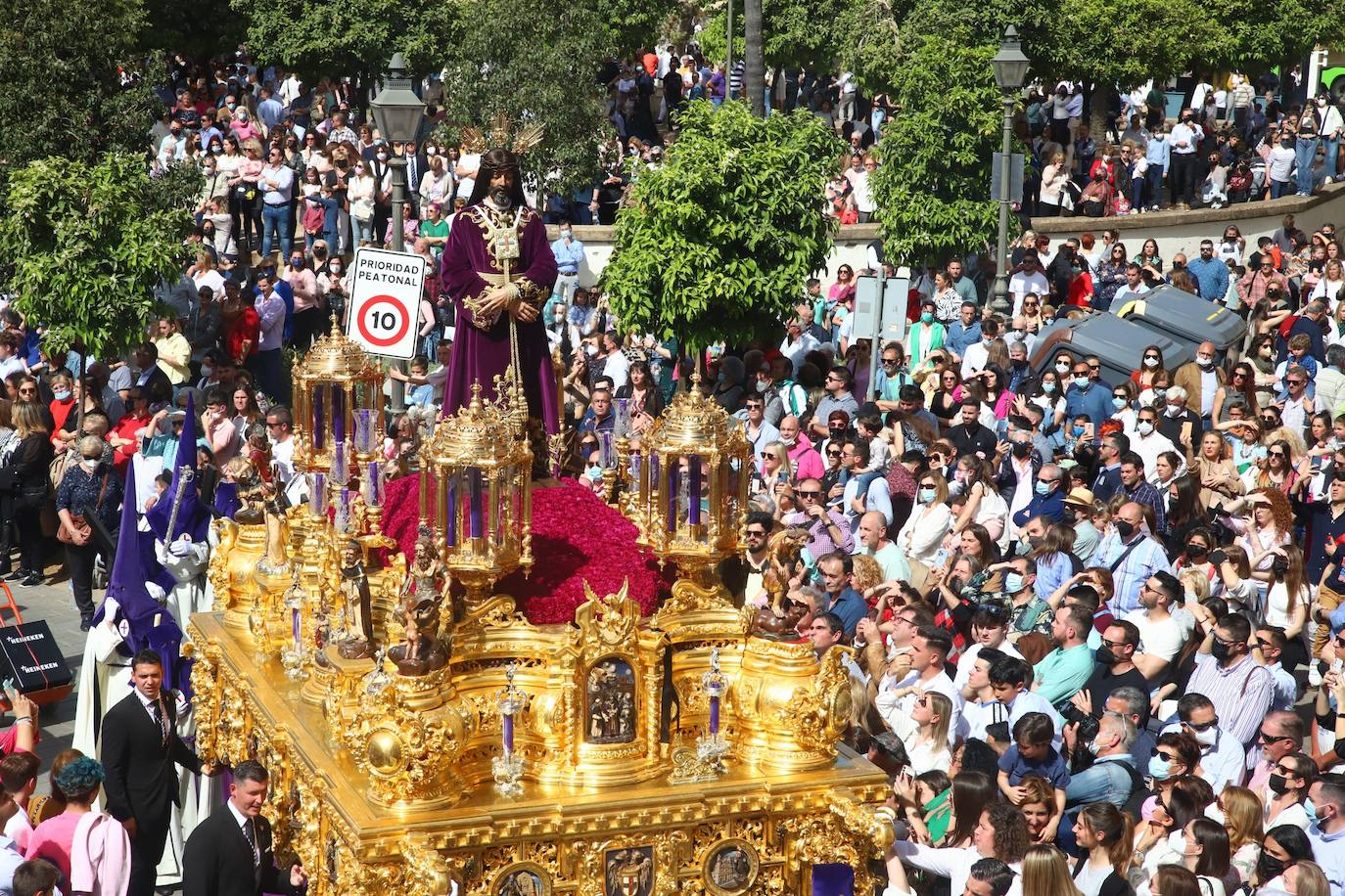 El imágenes, el Rescatado reparte su gracia el Domingo de Ramos en Córdoba