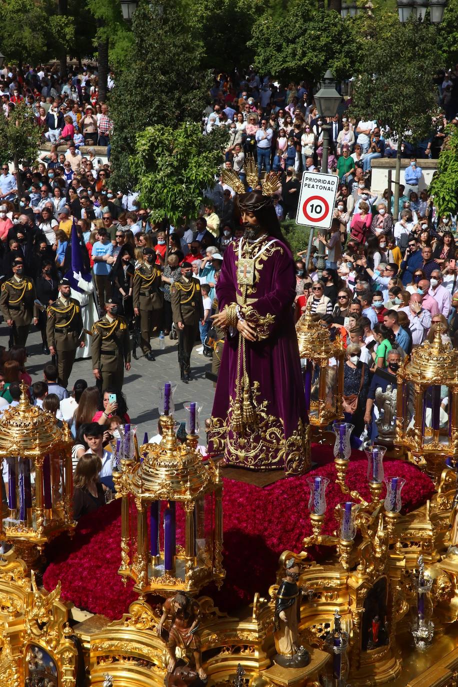 El imágenes, el Rescatado reparte su gracia el Domingo de Ramos en Córdoba