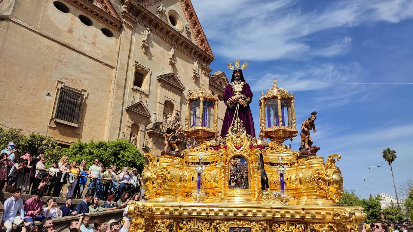 El imágenes, el Rescatado reparte su gracia el Domingo de Ramos en Córdoba