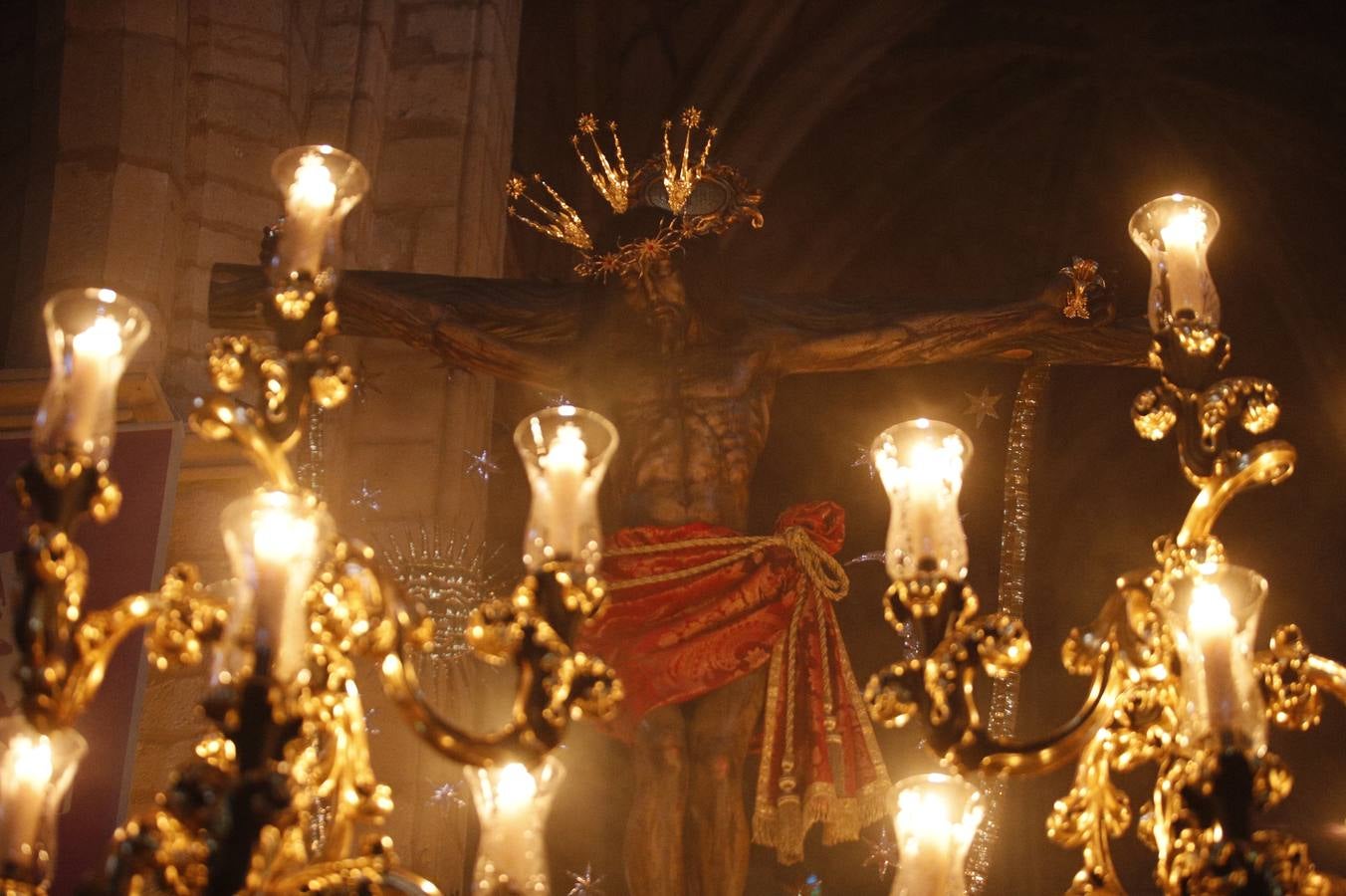 Las sobrias imágenes de Ánimas en el interior de San Lorenzo este Lunes Santo