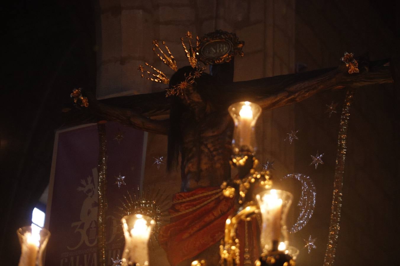 Las sobrias imágenes de Ánimas en el interior de San Lorenzo este Lunes Santo