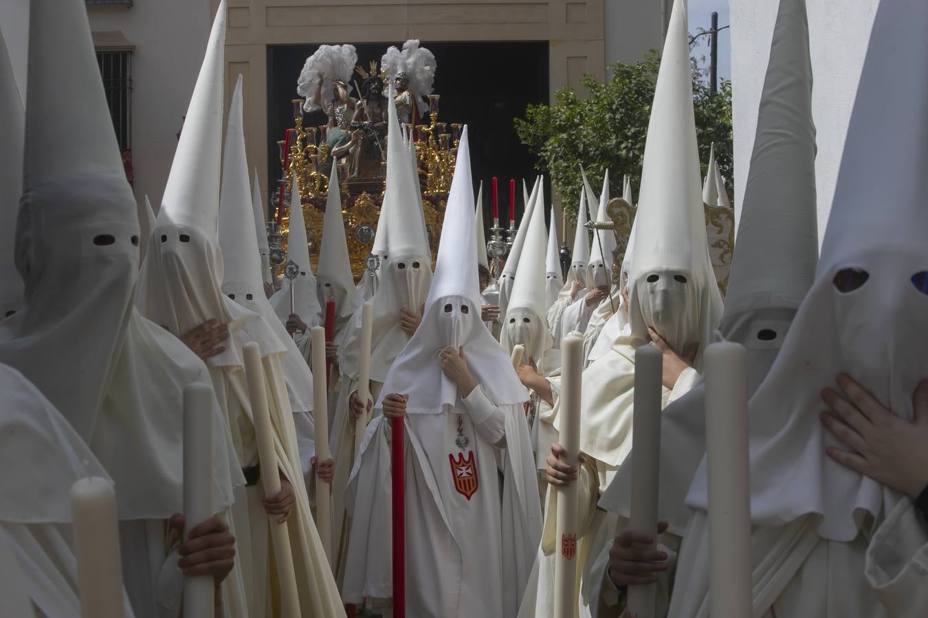 Lunes Santo | Bulla, devoción y todo un barrio tras la Merced de Córdoba, en imágenes