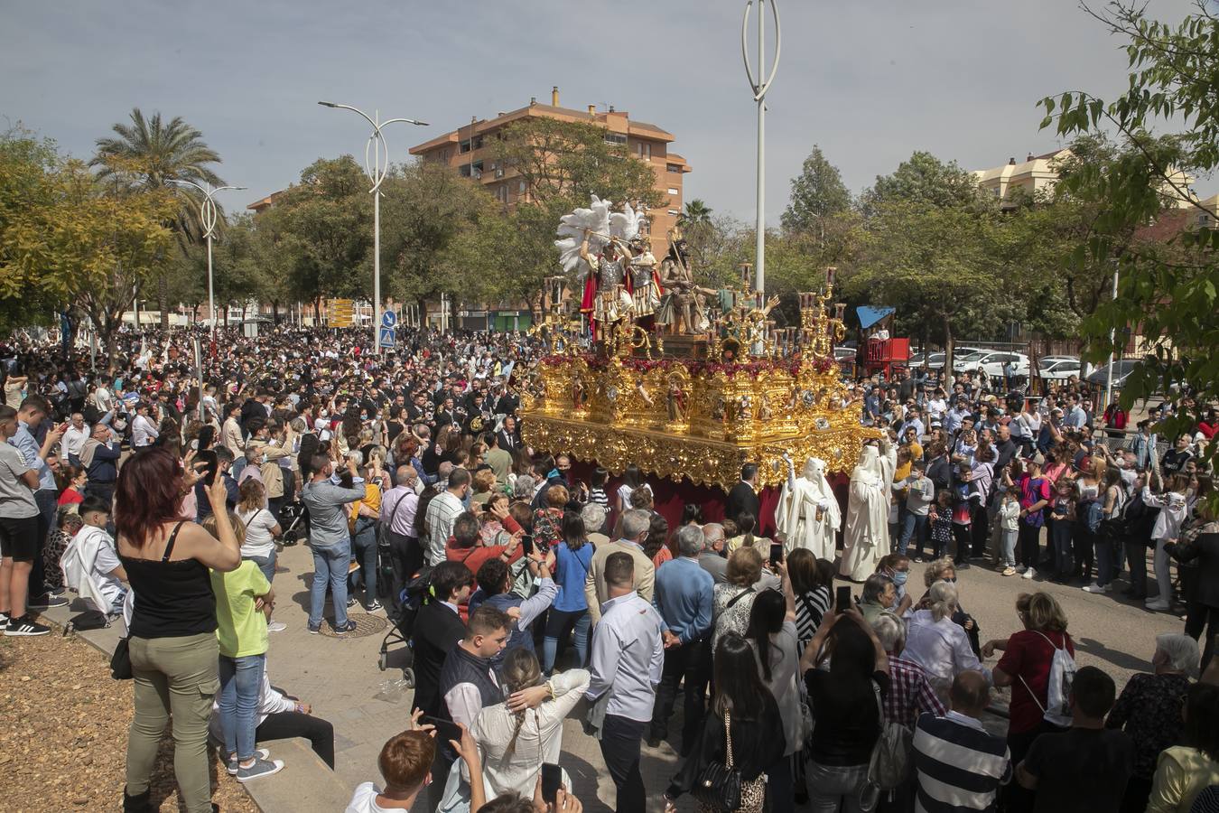 Lunes Santo | Bulla, devoción y todo un barrio tras la Merced de Córdoba, en imágenes