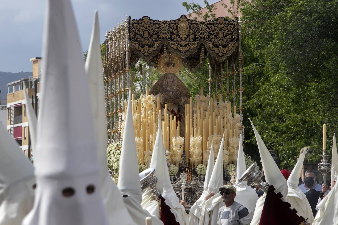 Lunes Santo | Bulla, devoción y todo un barrio tras la Merced de Córdoba, en imágenes