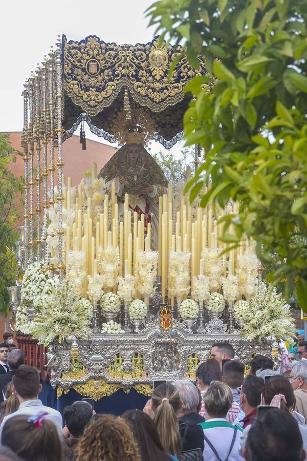 Lunes Santo | Bulla, devoción y todo un barrio tras la Merced de Córdoba, en imágenes