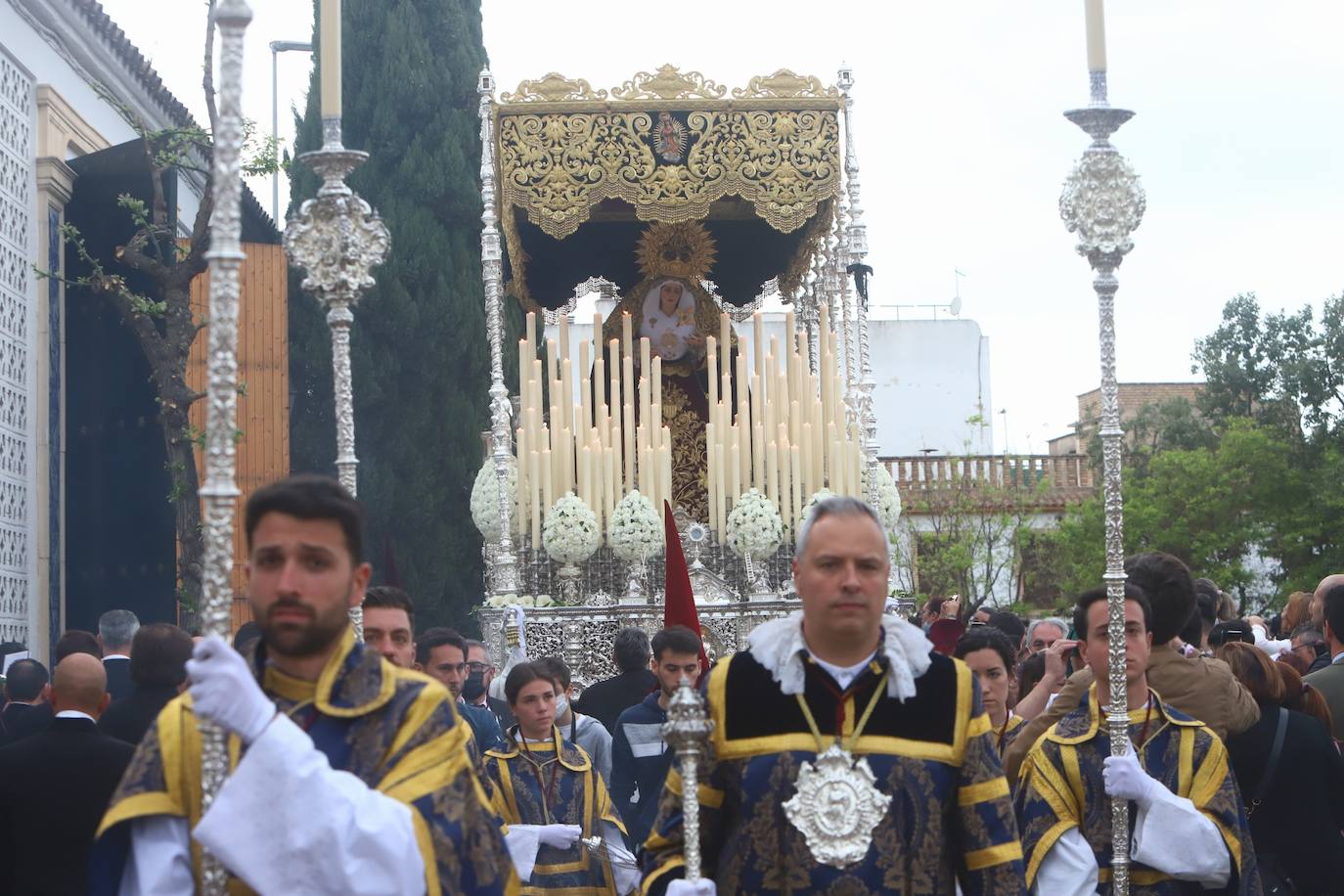 Lunes Santo | El bello desafío en Córdoba de la Vera Cruz a la lluvia, en imágenes