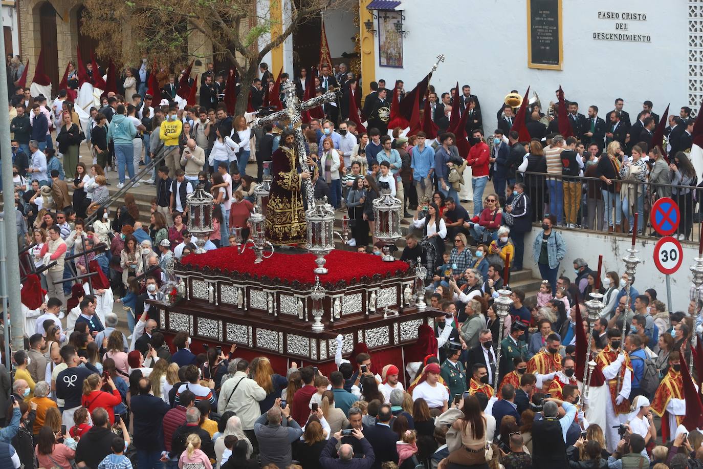 Lunes Santo | El bello desafío en Córdoba de la Vera Cruz a la lluvia, en imágenes