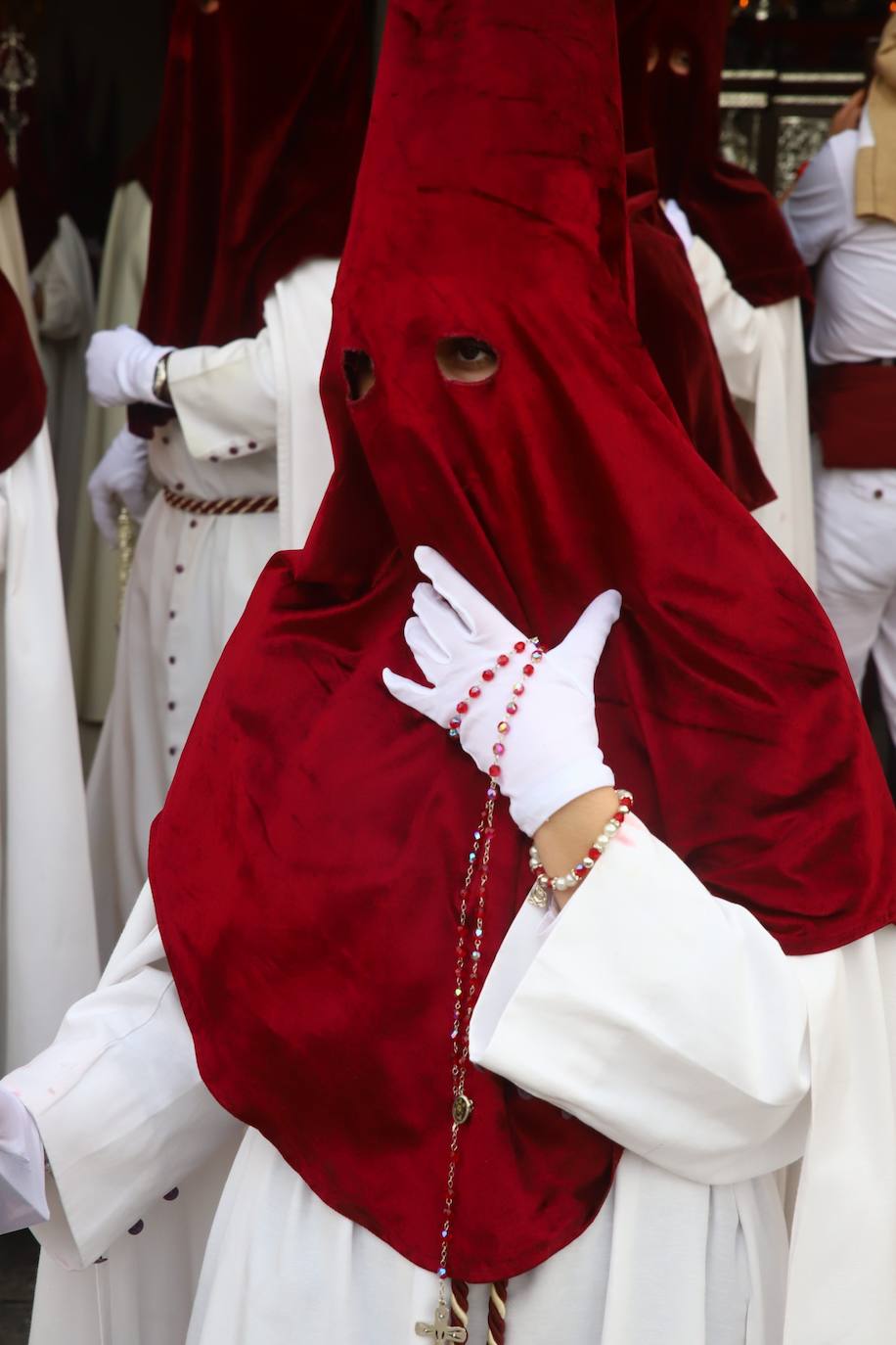 Lunes Santo | El bello desafío en Córdoba de la Vera Cruz a la lluvia, en imágenes