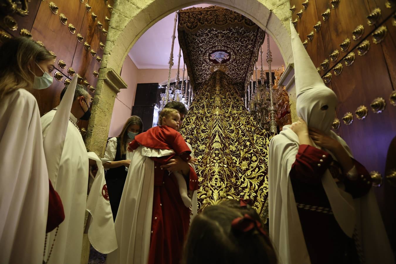 Lunes Santo | Tristeza en San Nicolás, la lluvia impide la salida de la Sentencia