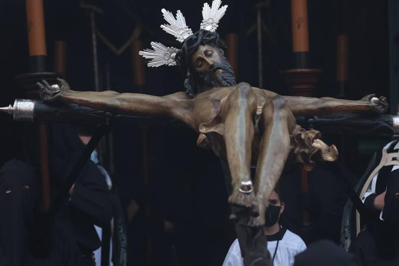 Lunes Santo | La mística salida del Via Crucis de Córdoba, en imágenes