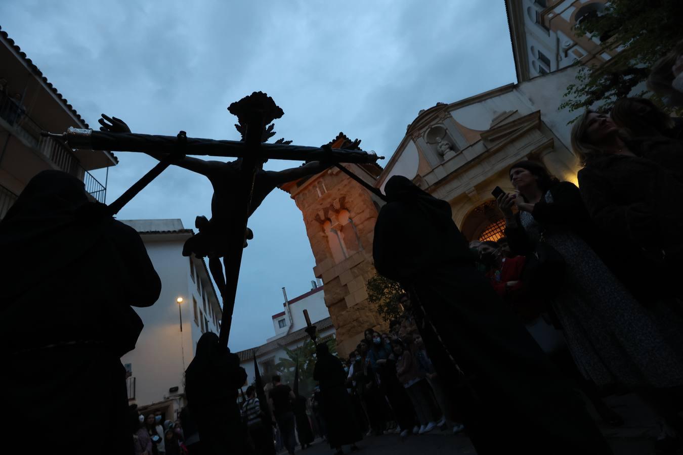 Lunes Santo | La mística salida del Via Crucis de Córdoba, en imágenes