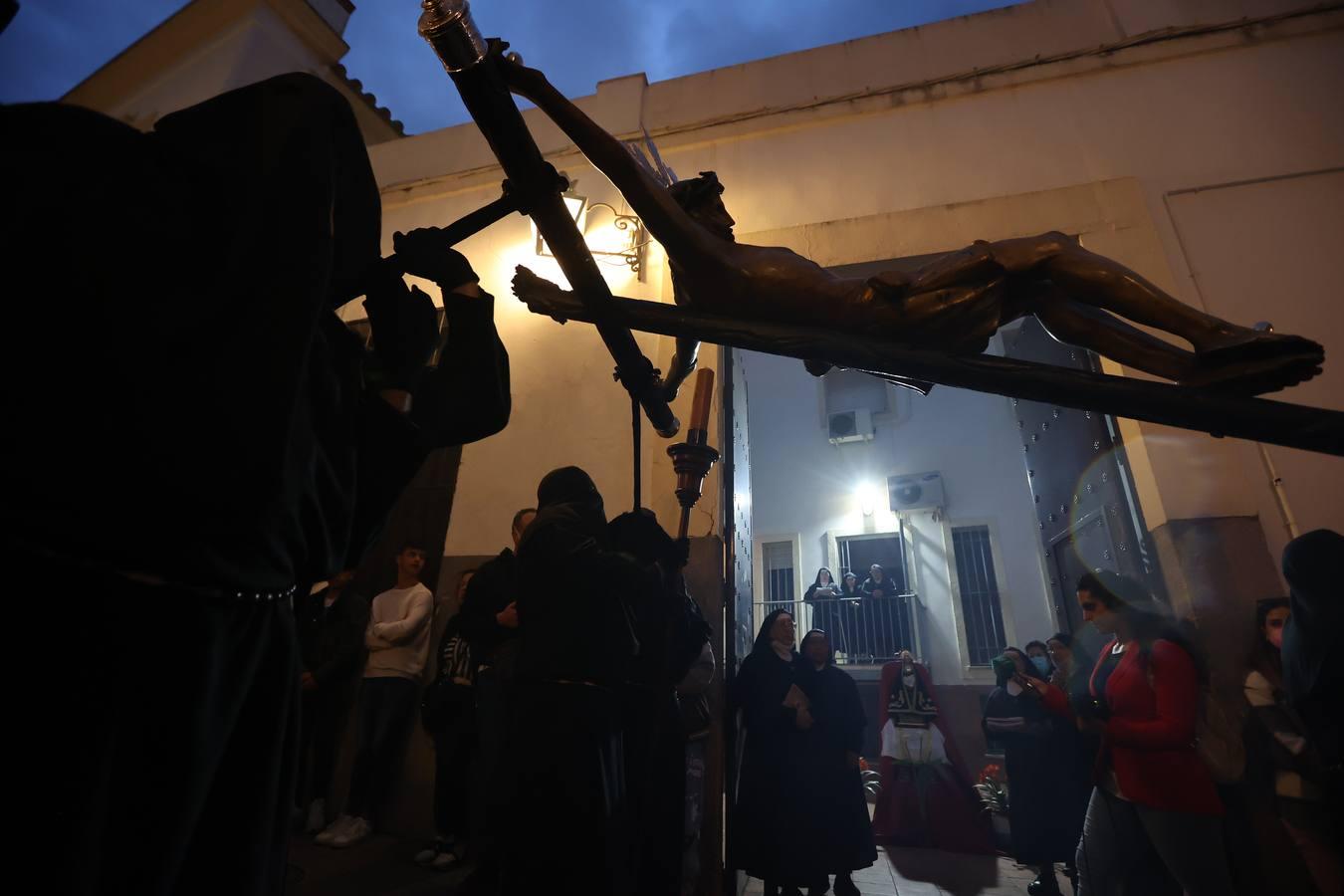 Lunes Santo | La mística salida del Via Crucis de Córdoba, en imágenes