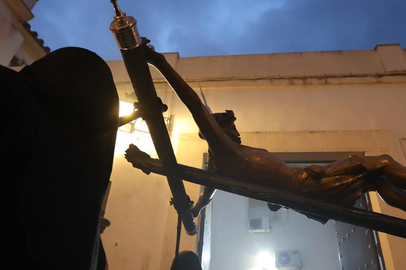 Lunes Santo | La mística salida del Via Crucis de Córdoba, en imágenes