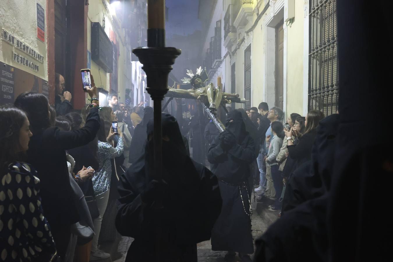 Lunes Santo | La mística salida del Via Crucis de Córdoba, en imágenes