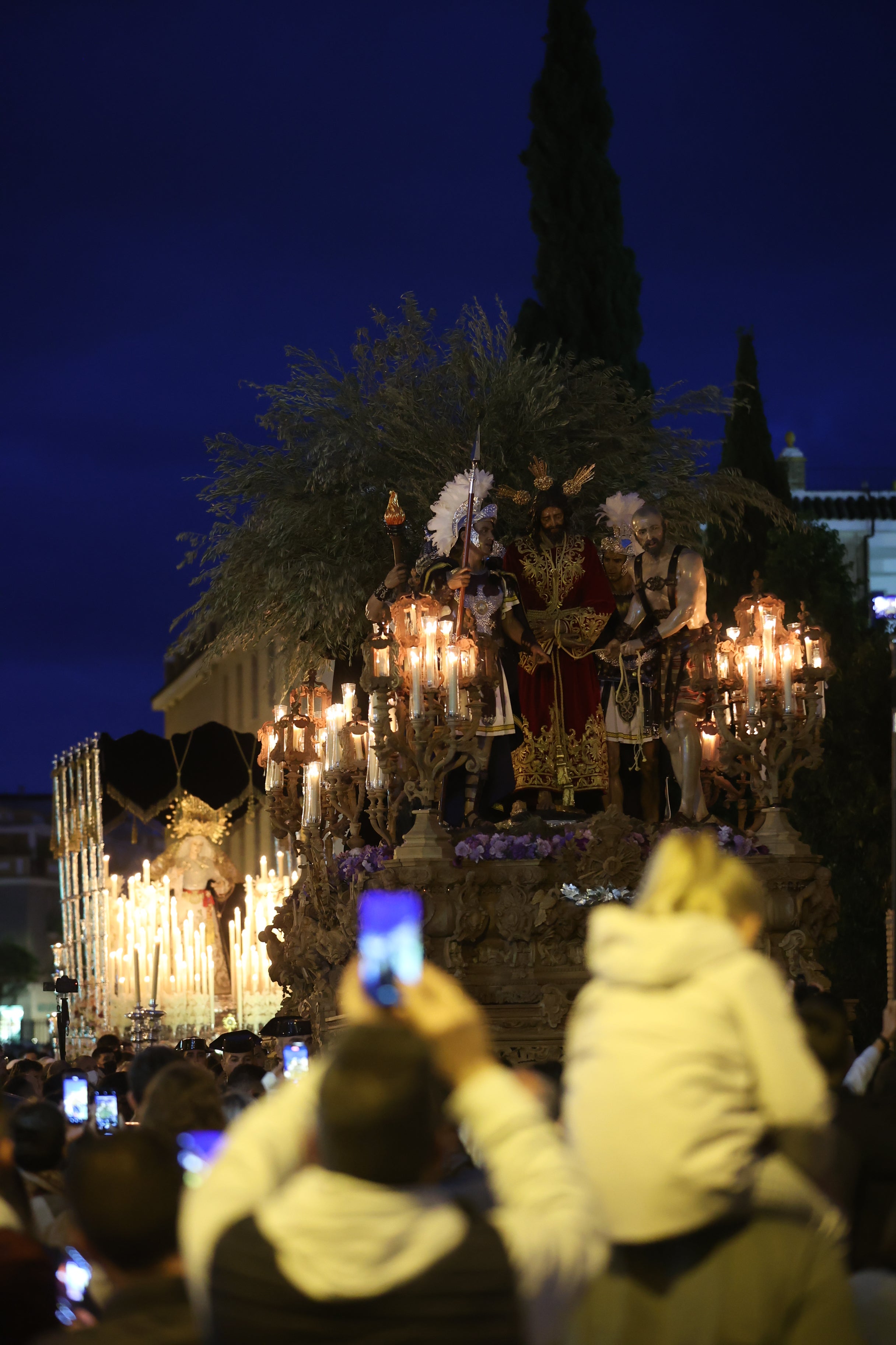 La devota vuelta del Prendimiento a María Auxiliadora de Córdoba, en imágenes