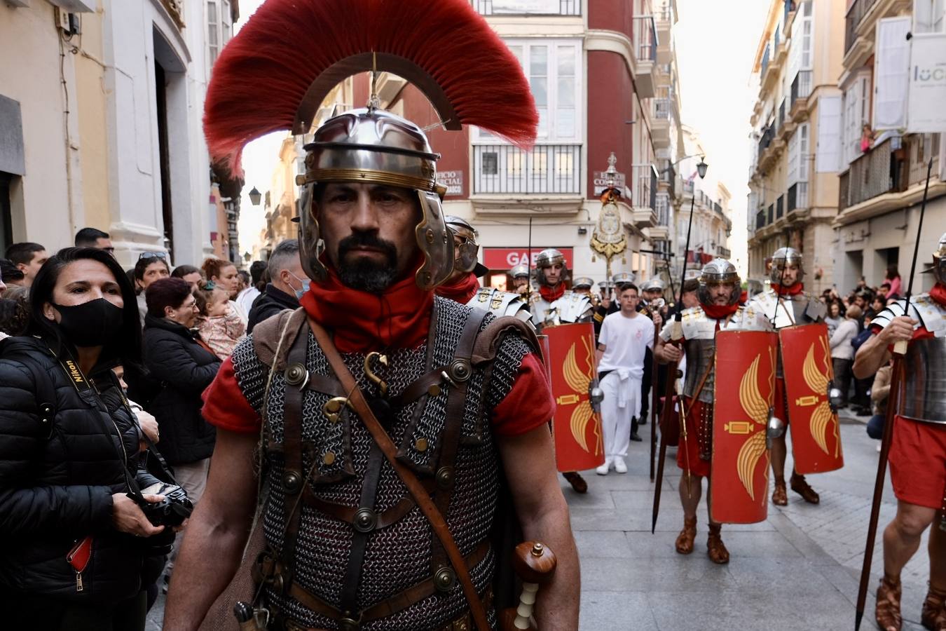 Fotos: Ecce-Homo recorre las calles de Cádiz el Martes Santo