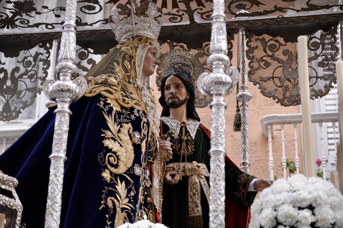 Fotos: Ecce-Homo recorre las calles de Cádiz el Martes Santo