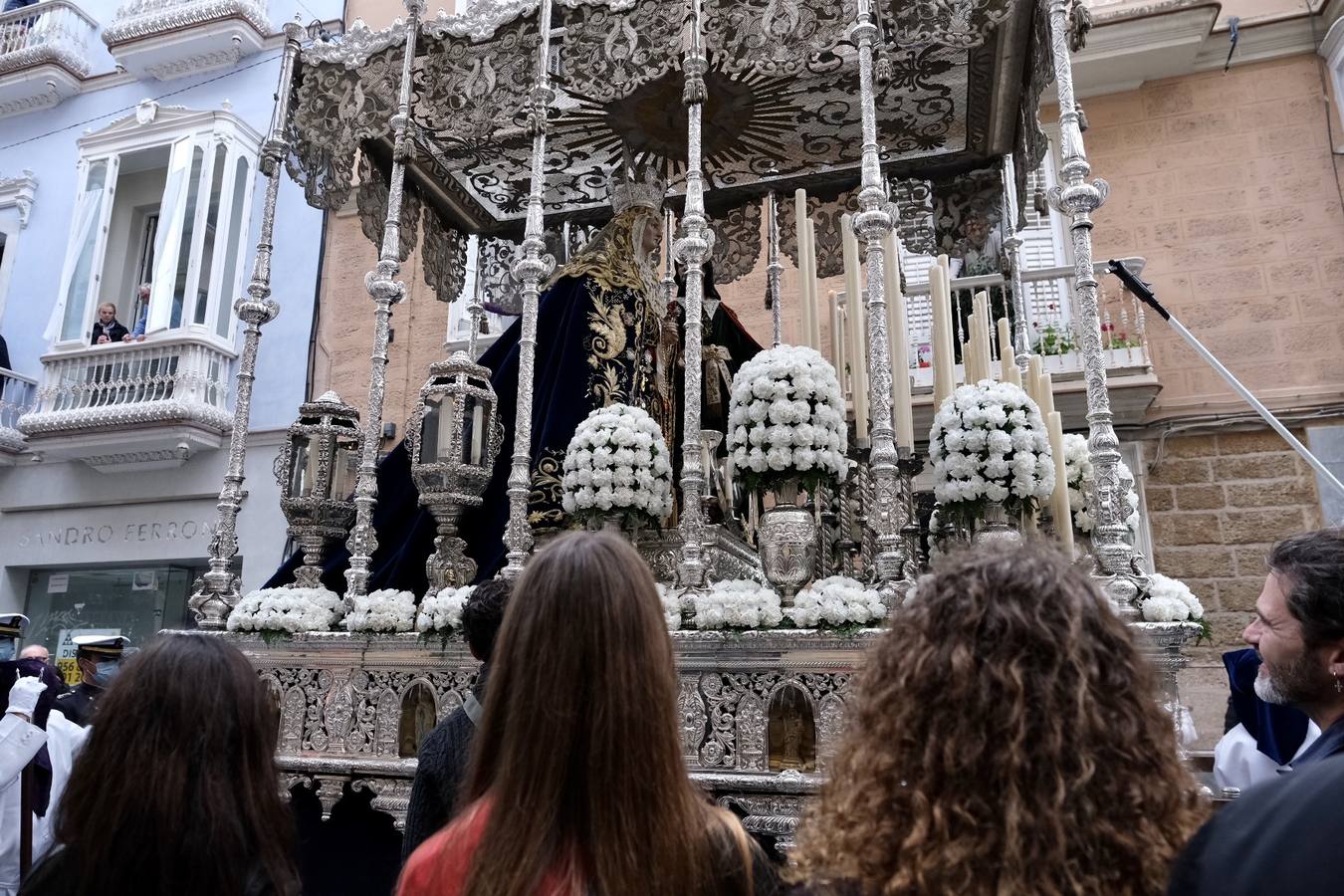 Fotos: Ecce-Homo recorre las calles de Cádiz el Martes Santo