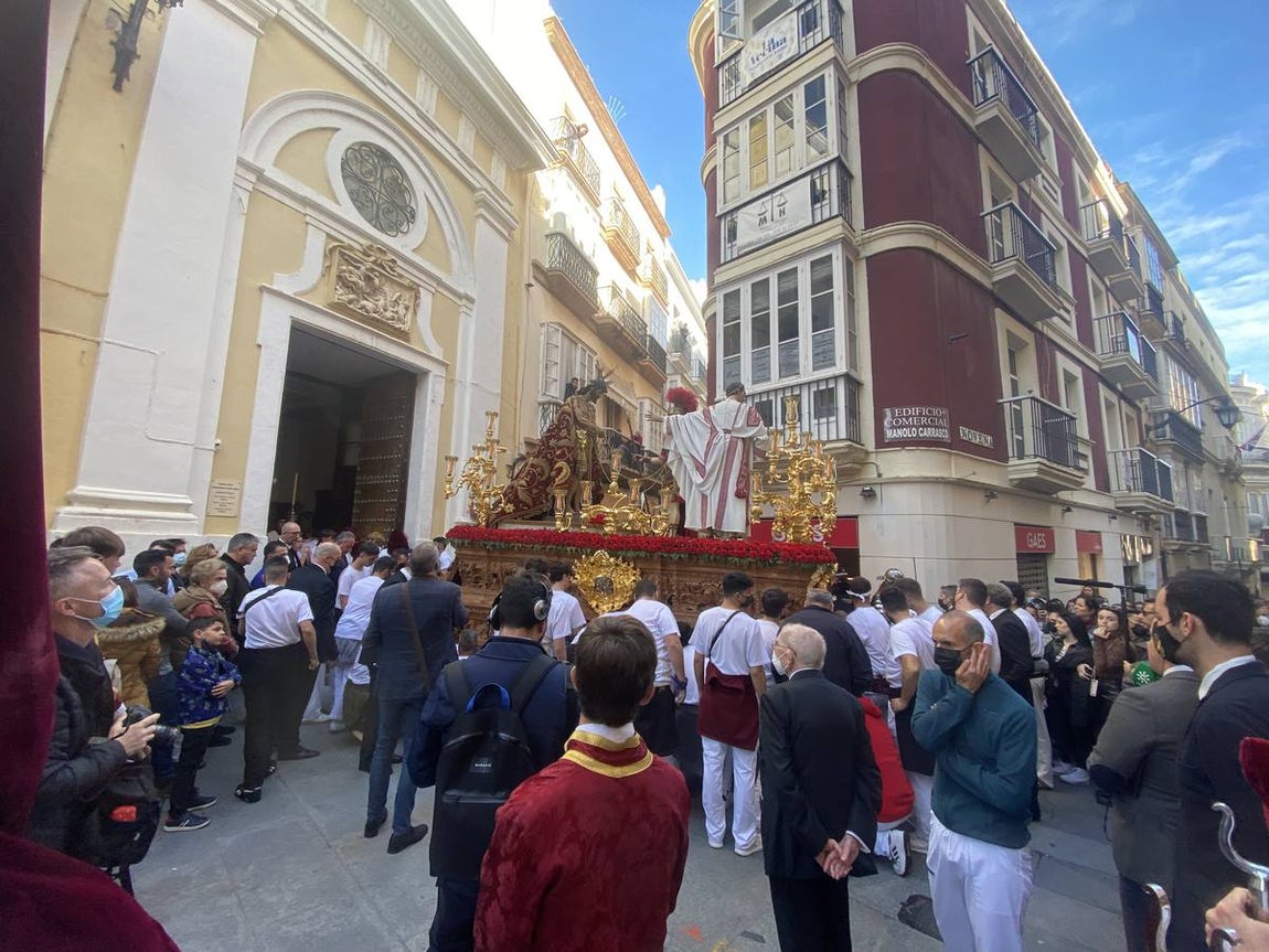 Fotos: Ecce-Homo recorre las calles de Cádiz el Martes Santo