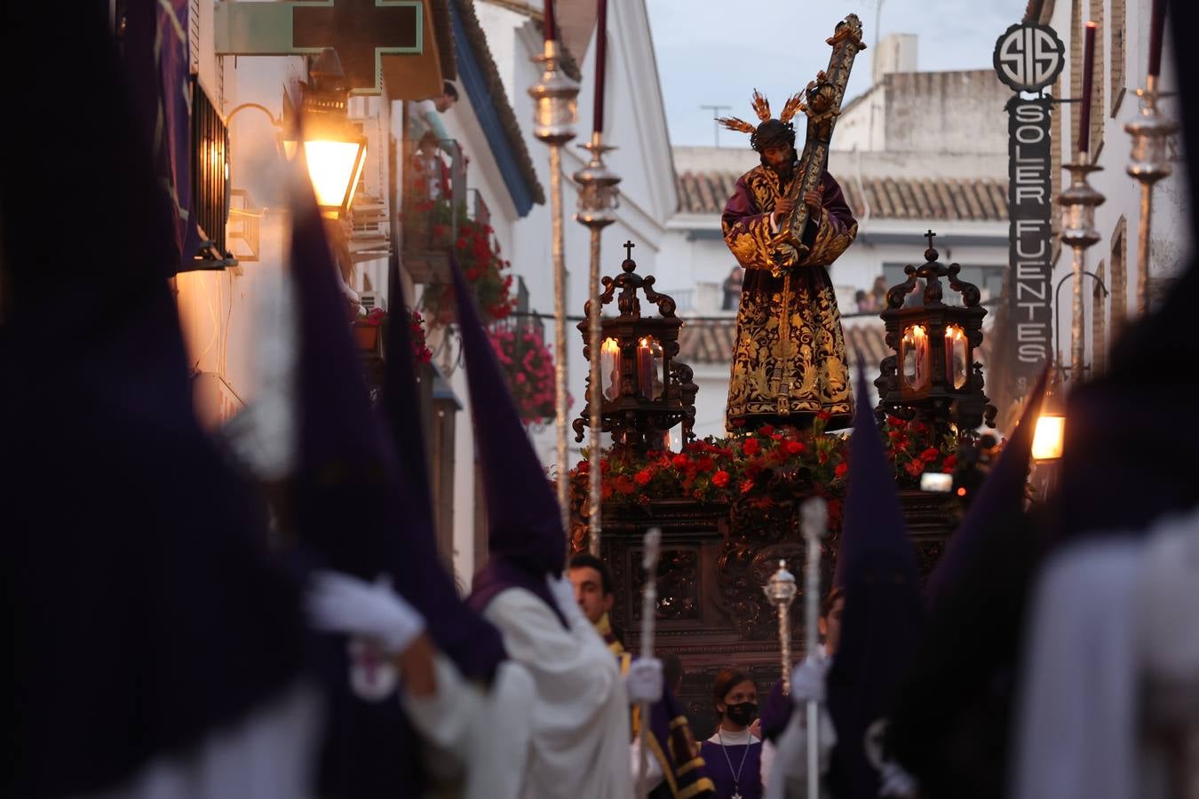 Miércoles Santo | La sublime salida de Pasión en Córdoba, en imágenes