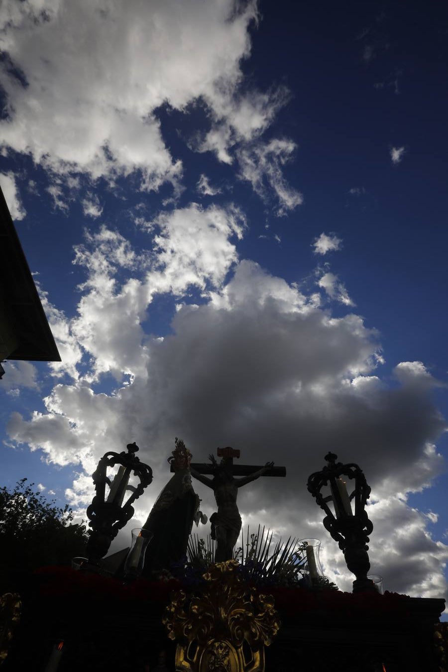 Miércoles Santo | La vibrante salida de la Piedad de Córdoba, en imágenes