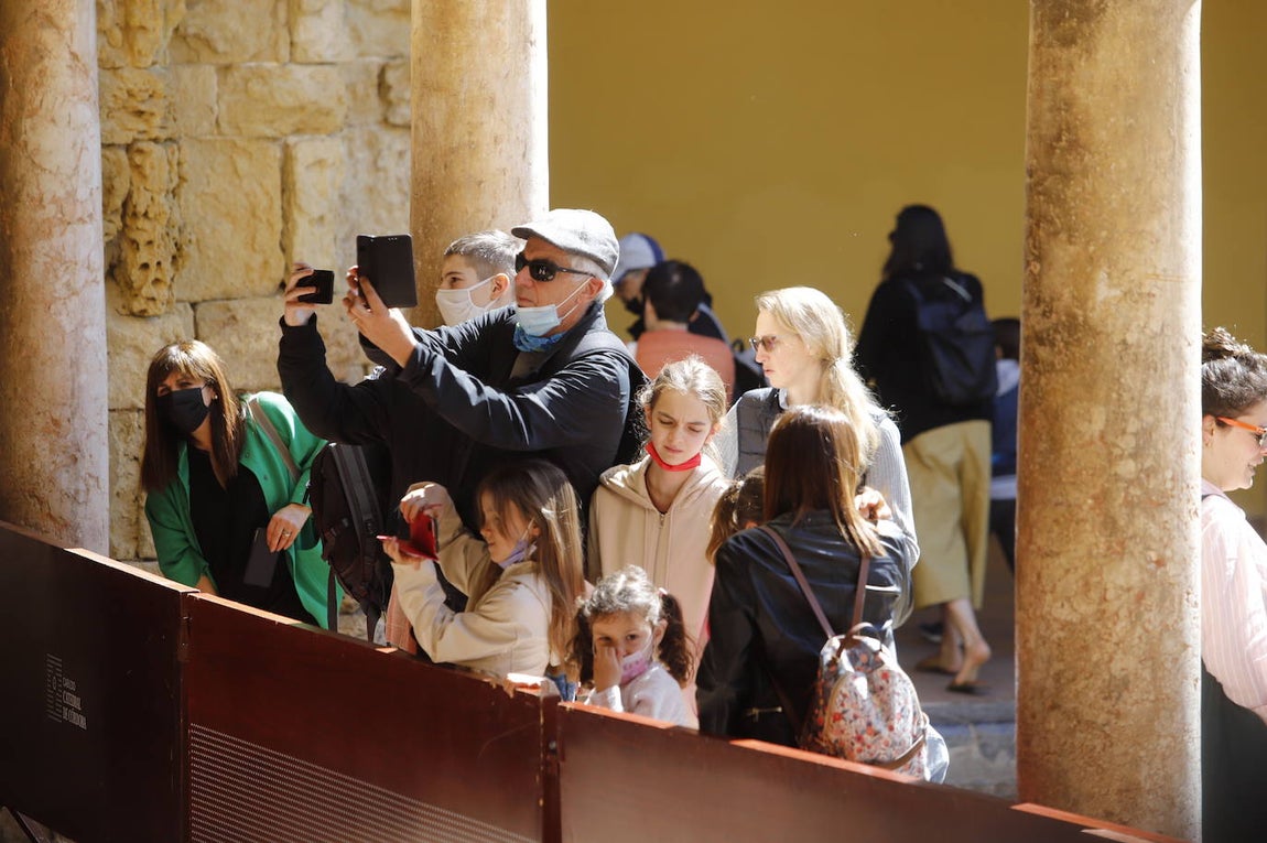 El ambiente turístico el Miércoles Santo en Córdoba, en imágenes
